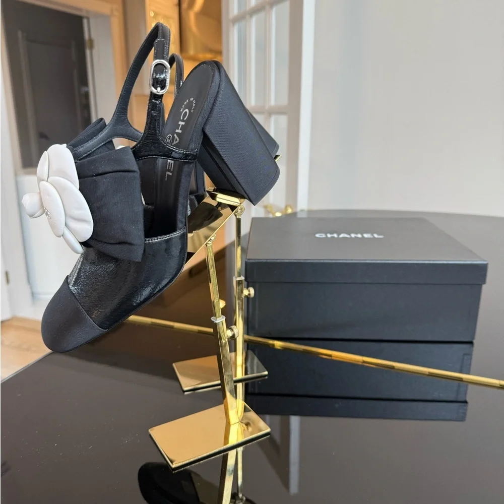 Chanel Black and White Women's Shoes - Picture 5 of 5